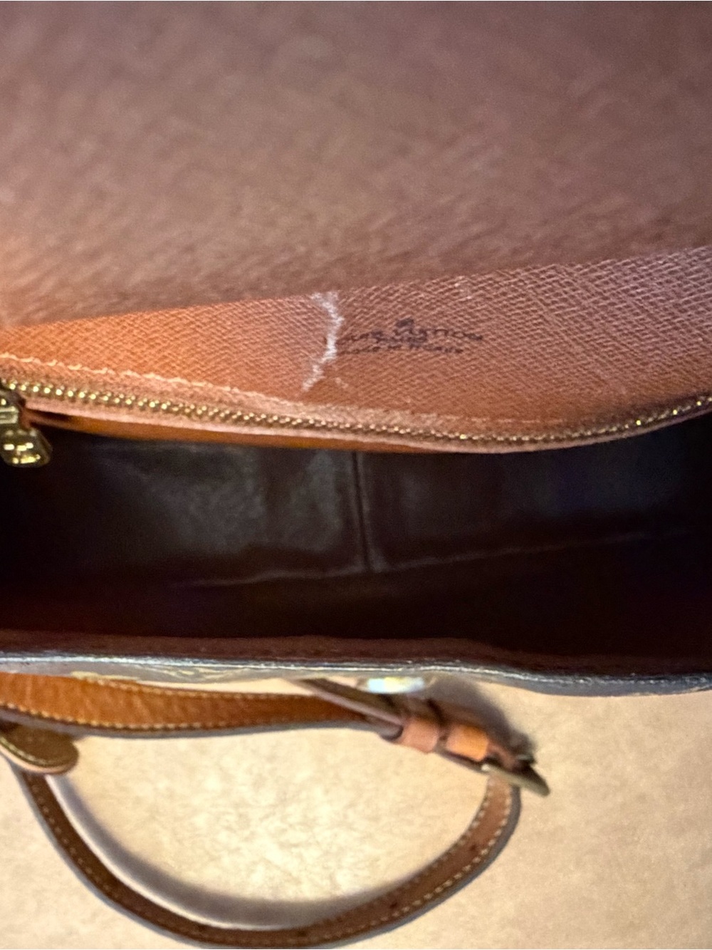 Authentic Louis Vuitton Monogram Saint Cloud GM Crossbody Bag - Picture 5 of 9